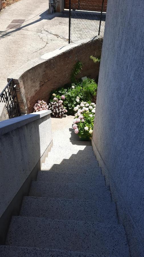 Apartment Pinoapplosinj Veli Lošinj Exterior foto